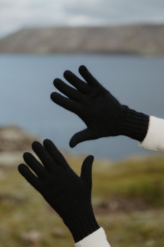 GLOVES 8.jpg