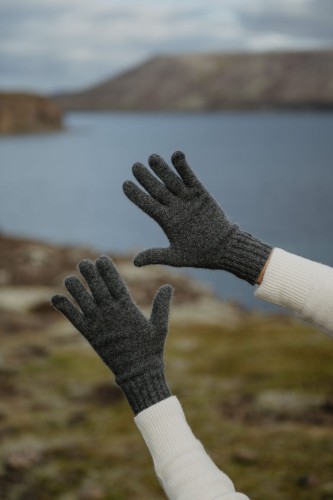 GLOVES 6.jpg