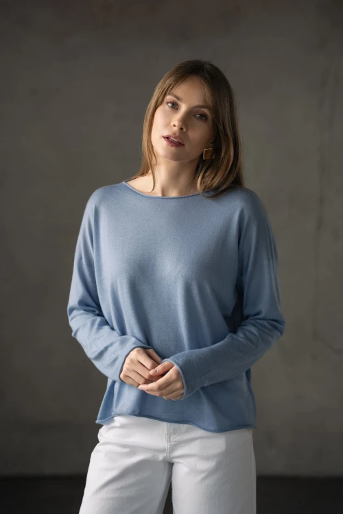 sweter_z_kaszmiru_i_jedwabiu_niebieski.jpg