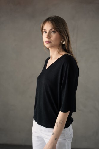 t-shirt_z_jedwabiu_i_kaszmiru_czarny.jpg